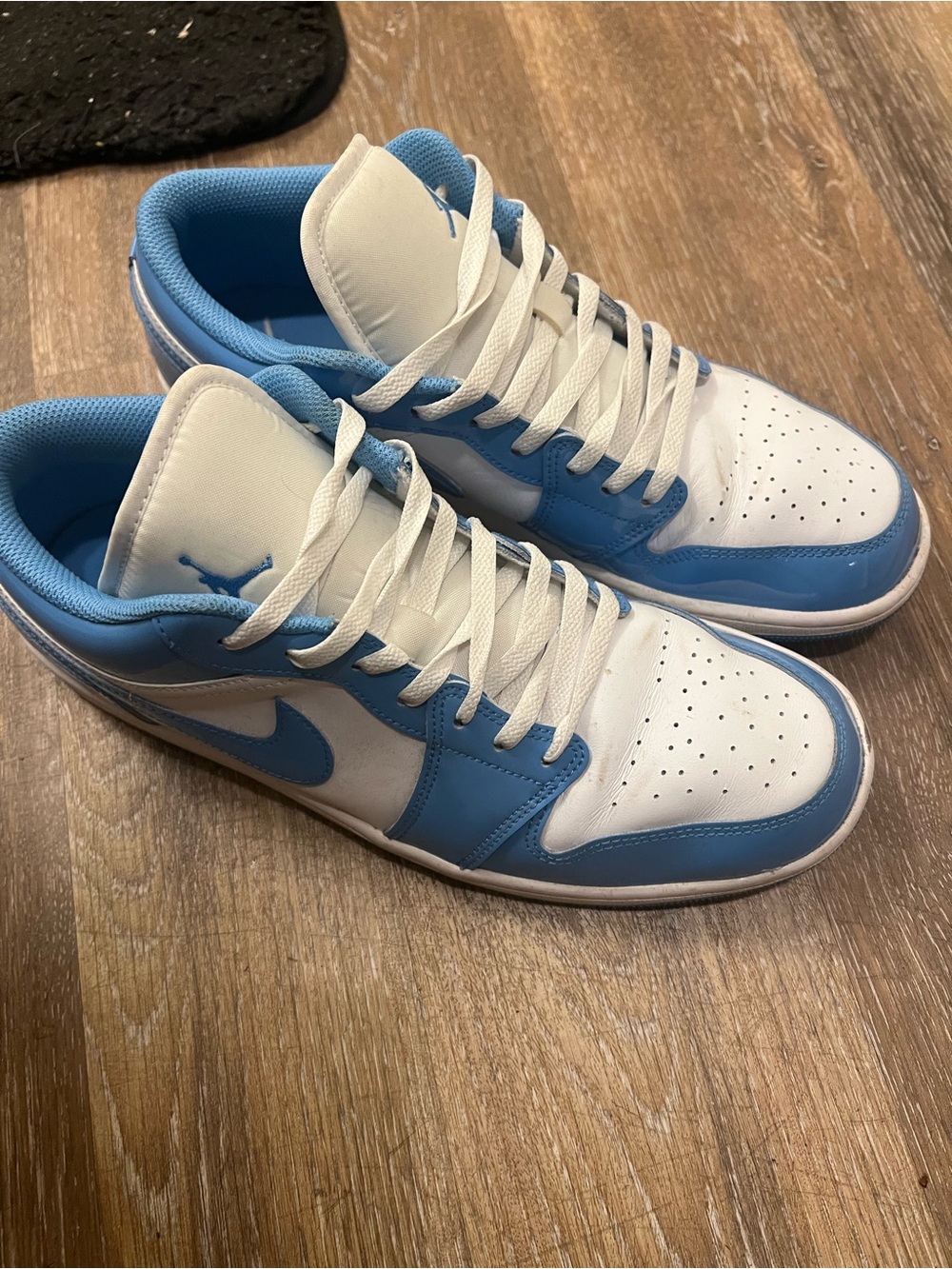 Jordan Low-Top Sneakers - White / Light Blue